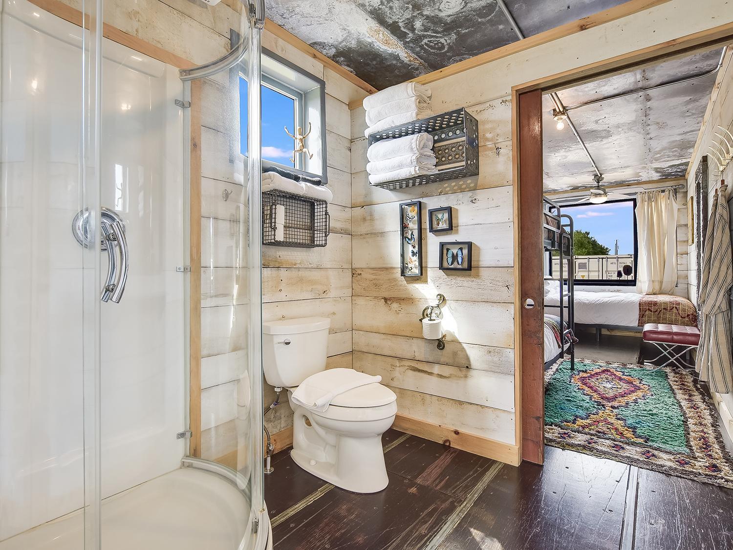 Flophouze Shipping Container Hotel Round Top エクステリア 写真