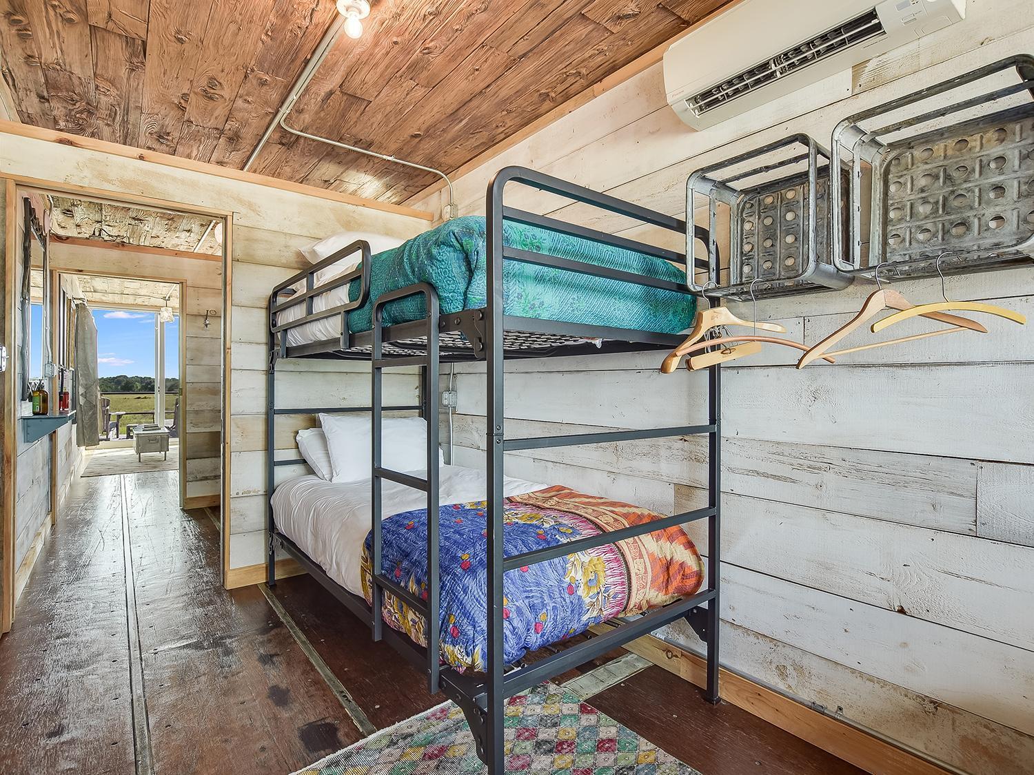 Flophouze Shipping Container Hotel Round Top エクステリア 写真