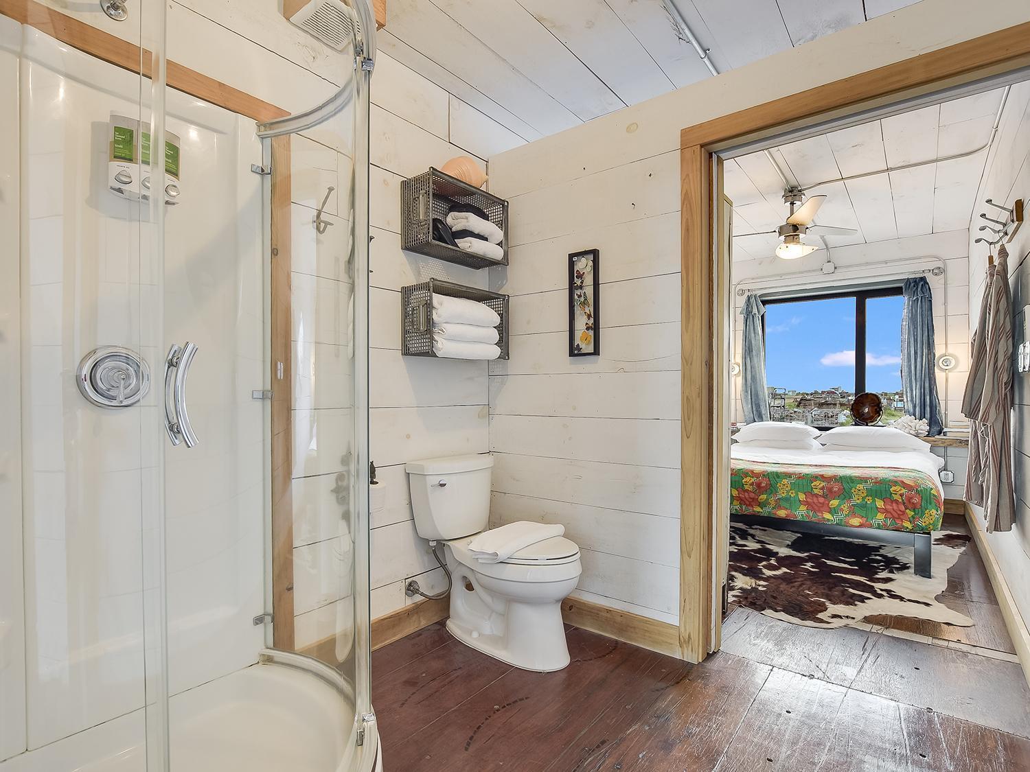 Flophouze Shipping Container Hotel Round Top 部屋 写真