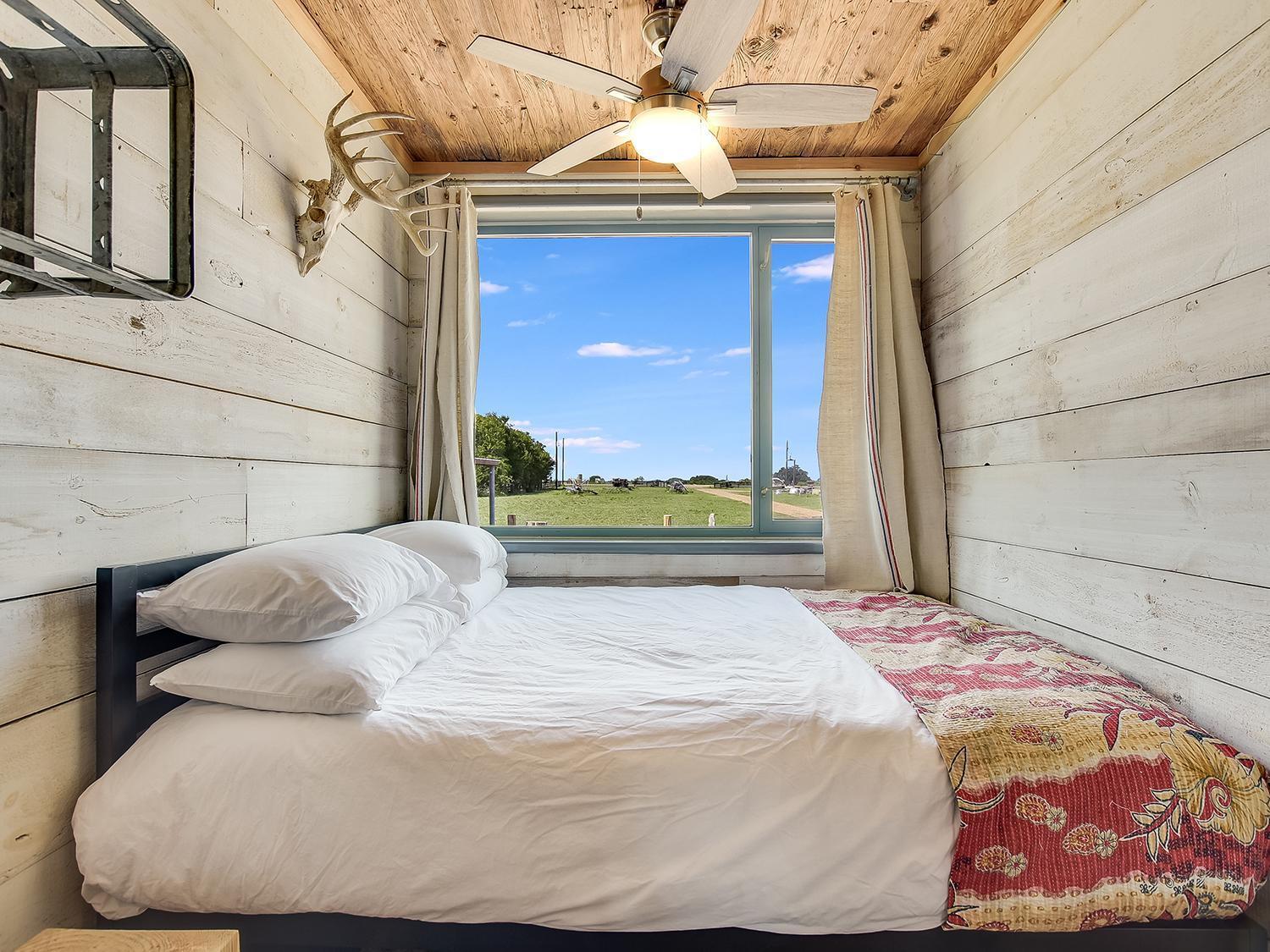 Flophouze Shipping Container Hotel Round Top 部屋 写真