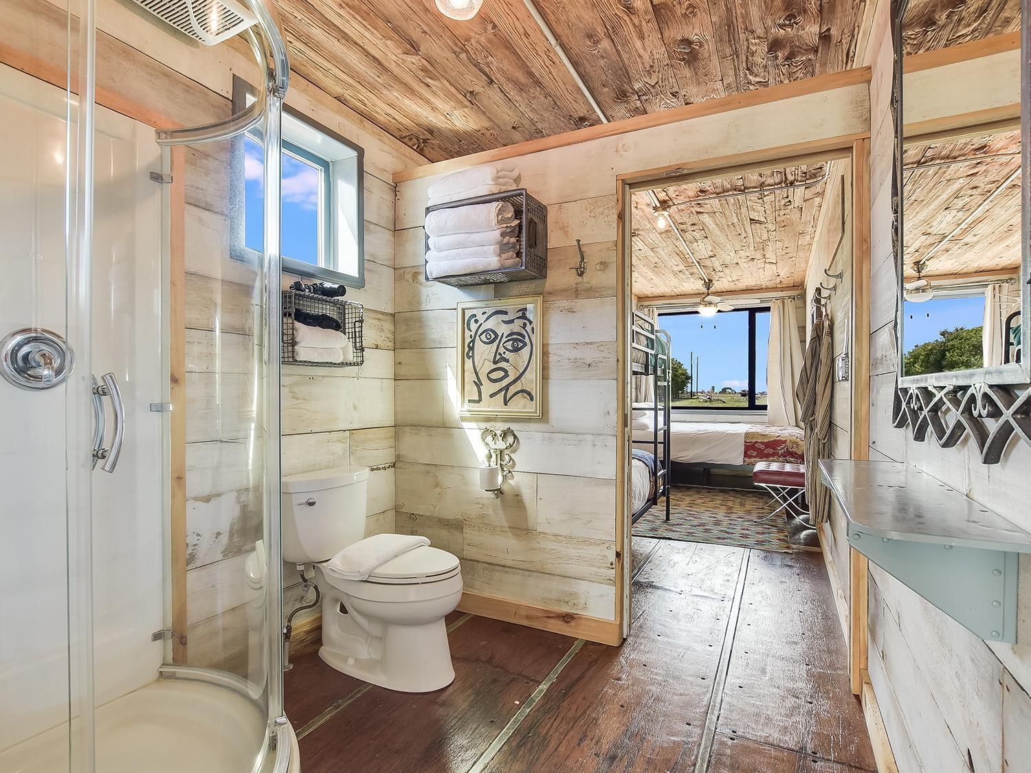 Flophouze Shipping Container Hotel Round Top 部屋 写真