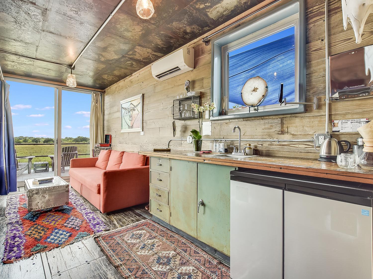 Flophouze Shipping Container Hotel Round Top 部屋 写真