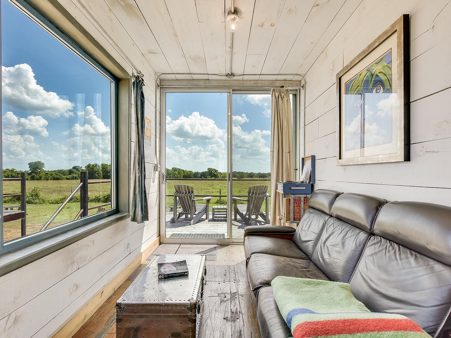Flophouze Shipping Container Hotel Round Top 部屋 写真